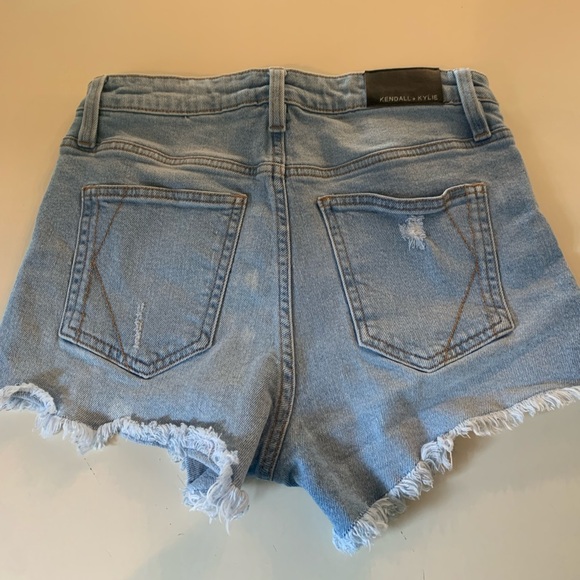 Kendall & Kylie Jean Shorts - Picture 4 of 5